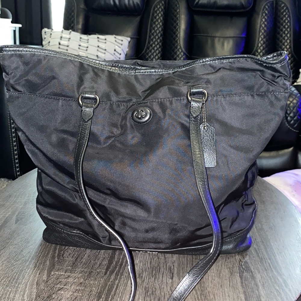 Coach Tote relisted